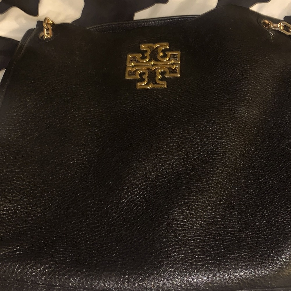 Tory Burch Leather Cross body. Very Cute🥰